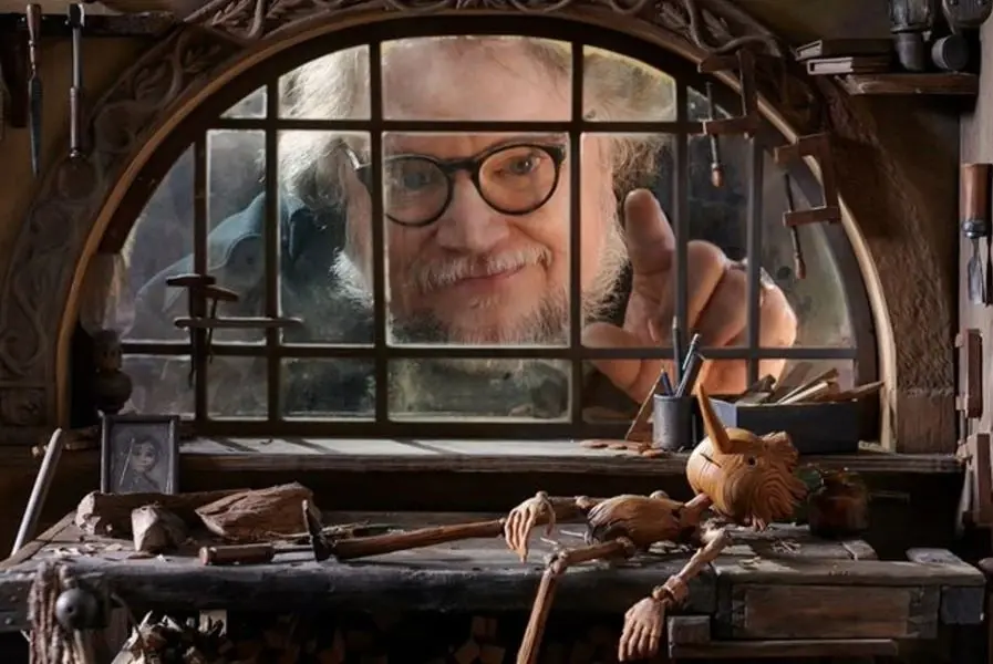  "No seas Carlo ni nadie más, sé exactamente quien eres".