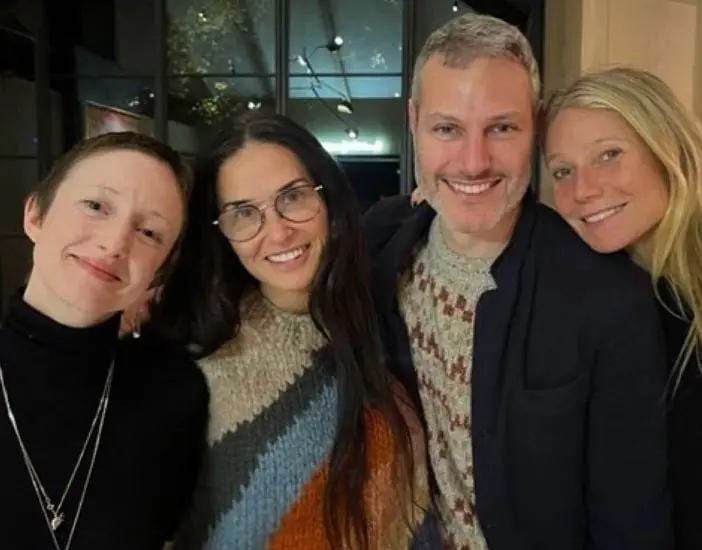 Era la madre de Rose DeWitt Bukater, quien esperaba casar a su hija con un hombre rico para no perder su estatus en sociedad.