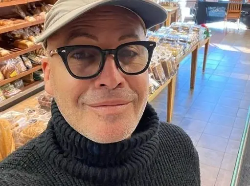 Era el prometido de Rose, quien la amaba pero estaba obsesionado con que ella hiciera lo que &eacute;l quer&iacute;a.