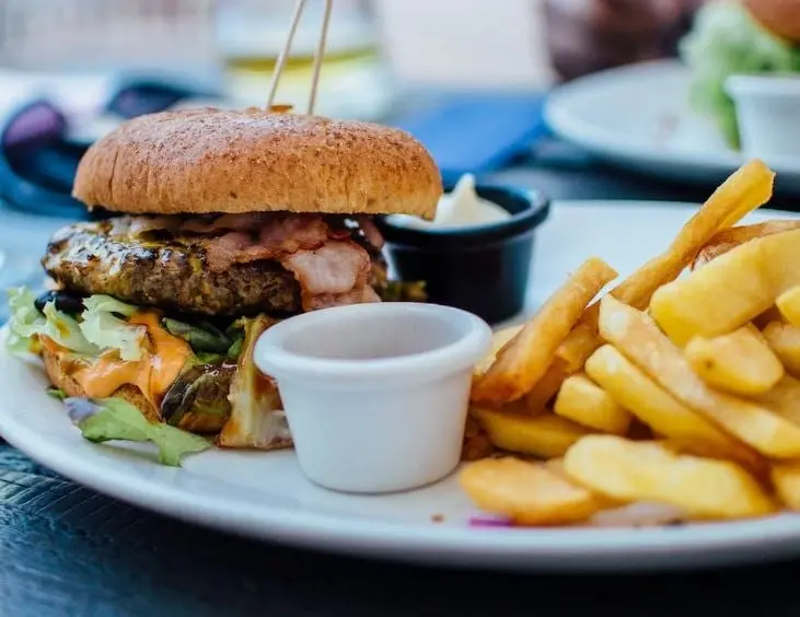 Restaurantes de comida r&aacute;pida: 2,231 