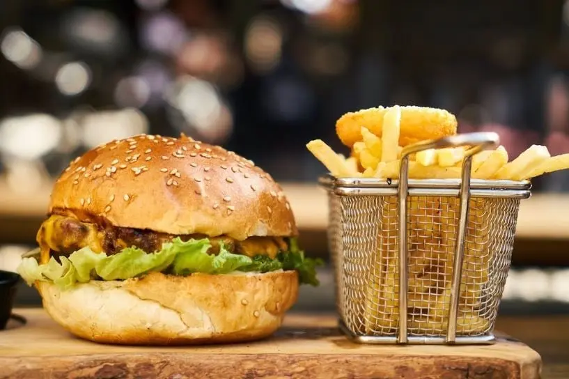 Restaurantes de comida r&aacute;pida: 3,258