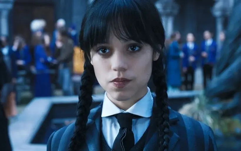 Esta exitosa serie se estrenó en 2022, cautivando a miles de personas. Este es el elenco de  "Merlina" de Netflix.