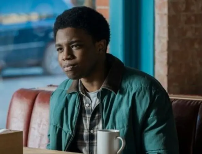 Iman Marson como Lucas Walker