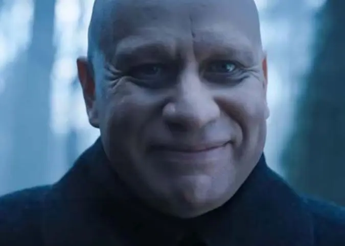 Fred Armisen como Fester Addams (Lucas)