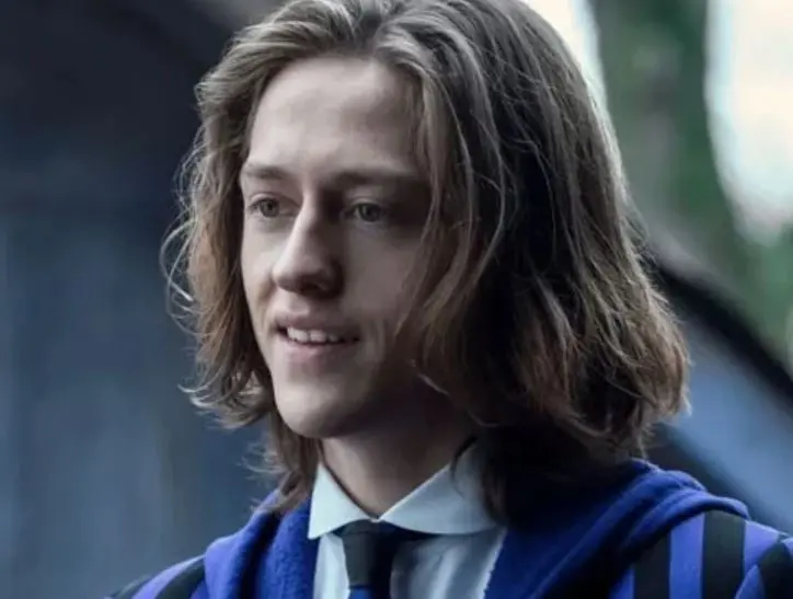 Percy Hynes White como Xavier Thorpe