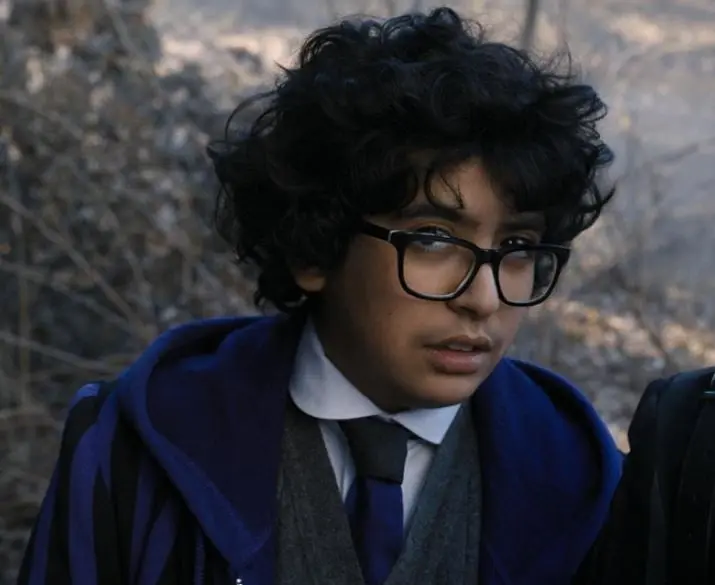 Moosa Mostafa como Eugene Otinger