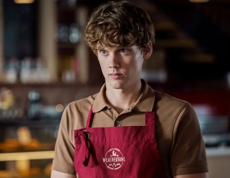 Hunter Doohan como Tyler Galpin