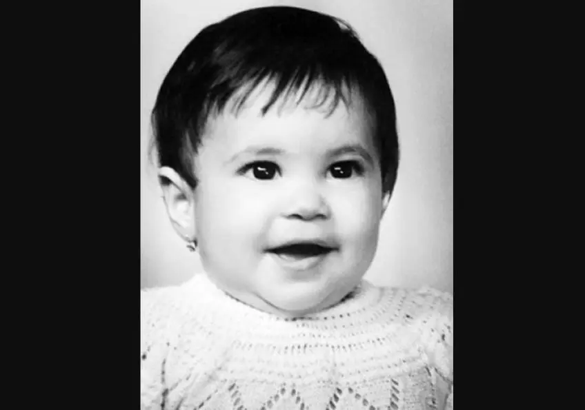 La famosa nació el 2 de febrero de 1977 en Barranquilla, Colombia y es la hija única de William Mebarack y Nidia del Carmen.