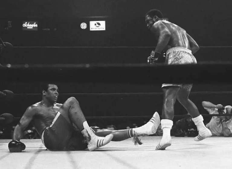 Frazier derribó a Muhammad Ali hasta el 15º round. Fuente: Associated Press