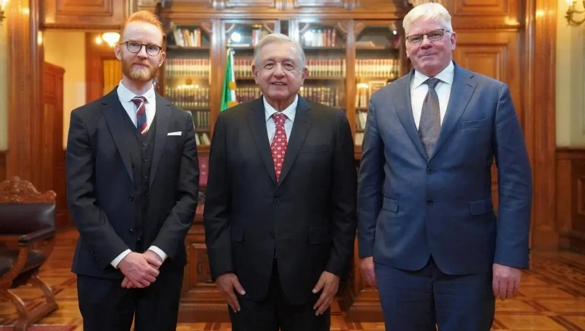 Kristinn Hrafnsson, editor, y Joseph Farrell, embajador de de Wikileaks, se reunieron con Andr&eacute;s Manuel L&oacute;pez Obrador d&iacute;as antes de la Cumbre de L&iacute;deres de Am&eacute;rica del Norte.