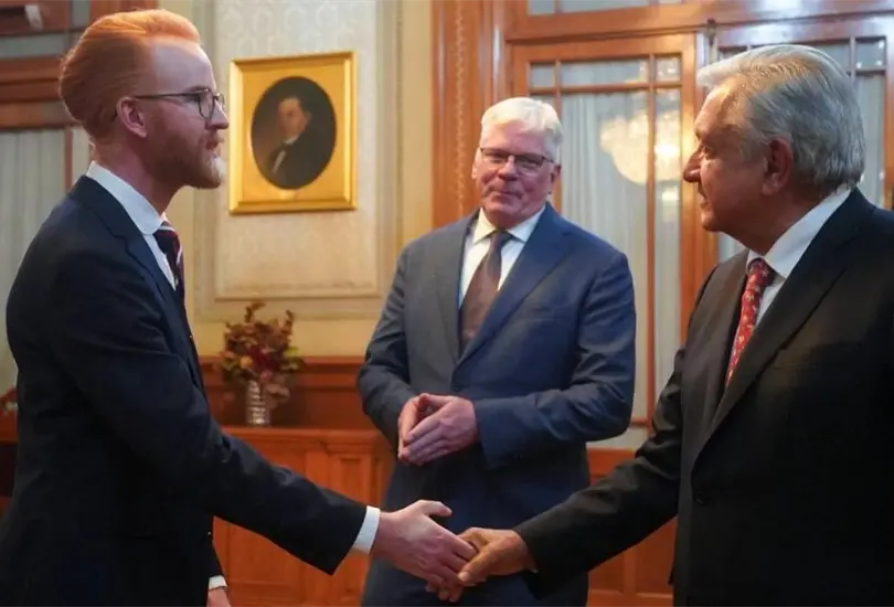 El editor en jefe y embajador de Wikileaks dieron una gira por Latinoamérica para reunirse con los presidentes Gustavo Petro, Alberto Fernández, Lula da Silva, Luis Arce y AMLO. El editor en jefe y embajador de Wikileaks dieron una gira por Latinoamérica para reunirse con los presidentes Gustavo Petro, Alberto Fernández, Lula da Silva, Luis Arce y AMLO.