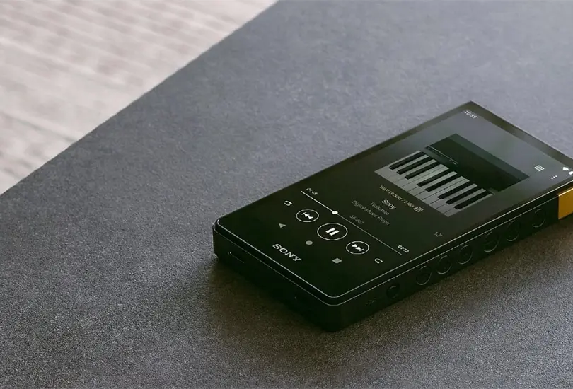 Para los fans del retro y la calidad del sonido, Sony lanzó un Walkman de lujo que cuesta varios miles de pesos: el NW-ZX707. Para los fans del retro y la calidad del sonido, Sony lanzó un Walkman de lujo que cuesta varios miles de pesos: el NW-ZX707.