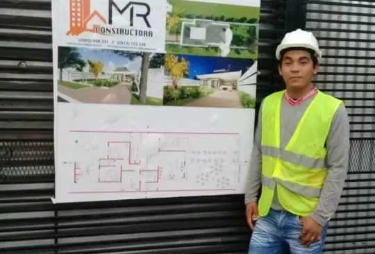 Albañil se convierte en arquitecto