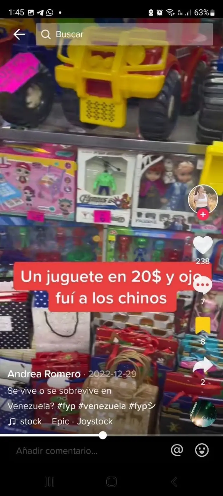 La joven también mostró los precios de los juguetes - Tomada de video