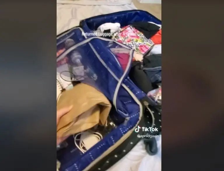 Pasajera recupera su maleta después de 4 años (TikTok)