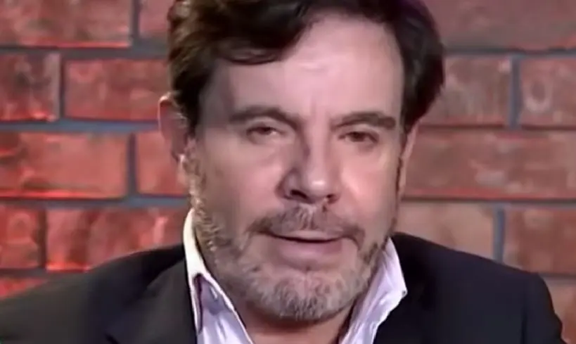  Interpret&oacute; a Ricardo Linares y a Rogelio Linares.