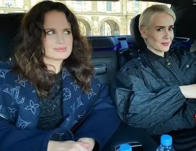 Era la madre adoptiva de Edward Cullen.