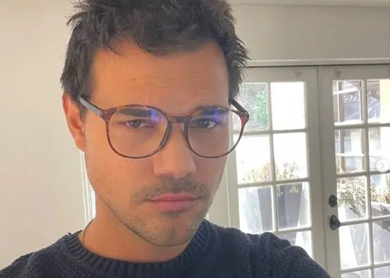 Era un hombre lobo y mejor amigo de Bella.