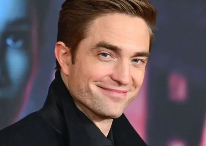 Era un vampiro que se enamora de una humana.