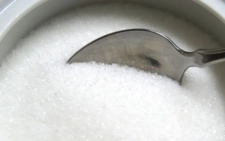 Puede durar muchos a&ntilde;os siempre y cuando se almacene correctamente. Para evitar que se haga dura, una vez que se abre una bolsa, se debe almacenar en empaques herm&eacute;ticos para evitar que entre la humedad.