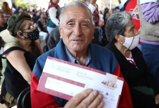 Entérate cuándo cae y ahora de cuánto será la pensión del Bienestar para adultos mayores. Además, se acaba de anunciar una modalidad de pago en efectivo. Entérate cuándo cae y ahora de cuánto será la pensión del Bienestar para adultos mayores. Además, se acaba de anunciar una modalidad de pago en efectivo.