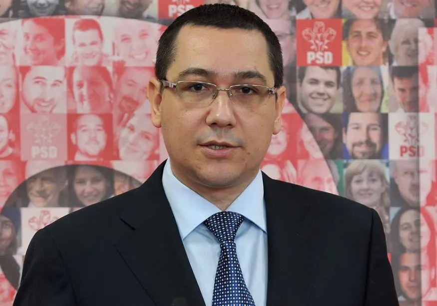En ese tiempo, también Ponta fue acusado de plagio en su tesis doctoral. La Universidad de Bucarest dictaminó que había plagiado gran parte de ésta, pero Ponta rechazó las acusaciones y dijo que era víctima de un ataque político.