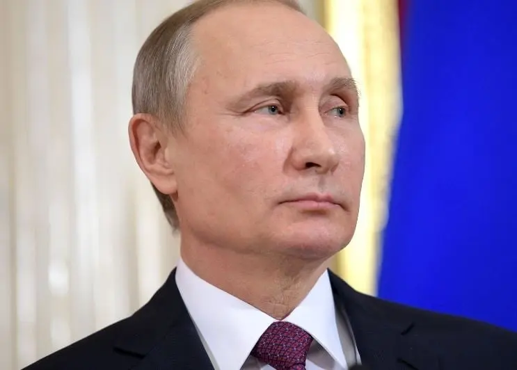 En 2006, el Instituto Brookings acusó al mandatario de plagiar en su su tesis de posgrado, presentada en 1996, 16 de las 20 páginas de un documento publicado por la Universidad de Pittsburgh 20 años antes. 'Todo se reduce al plagio', dijo Clifford G. Gaddy, miembro del Instituto Brookings en ese momento, tras leer el documento. 