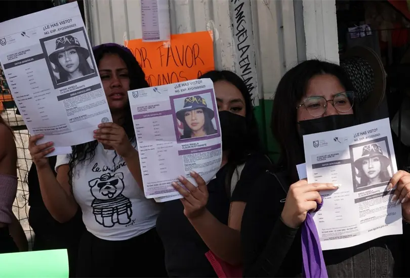 Roc&iacute;o Bustamente, madre de la joven que desapareci&oacute; en Indios Verdes y posteriormente fue encontrada con vida en Nezahualc&oacute;yotl, cont&oacute; al diario El Pa&iacute;s que su hija sinti&oacute; un piquete en el brazo cuando viajaban en el metro Hidalgo 