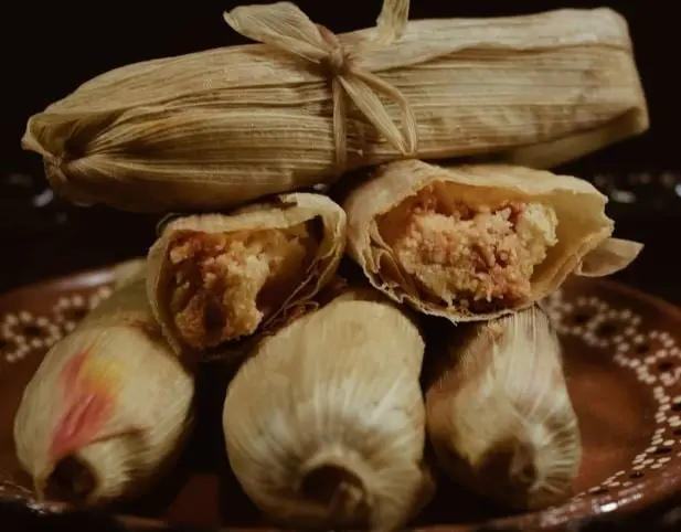 No te pierdas los especiales de lomo con aceitunas, frijol con queso y chapulines, y los dulces de manzana, guayaba e higo. Direcci&oacute;n: Jalapa esquina Tlaxcala, Col. Roma.