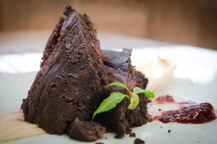 No te pierdas su tamal barb&oacute;n relleno de camar&oacute;n, el norte&ntilde;o relleno de pollo, aceitunas, pasas y chiles en vinagre, o el de chocolate y nata. Direcci&oacute;n: Av. Cuitl&aacute;huac 3102, Col. Claver&iacute;a.