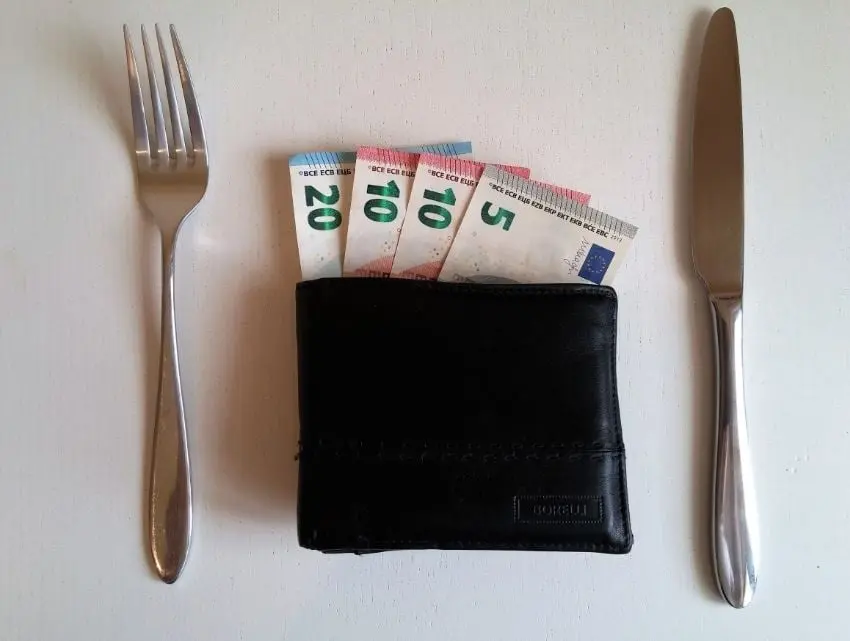 Bloomberg enlist&oacute; los sueldos por pa&iacute;s en Latinoam&eacute;rica, para ello, seleccion&oacute; 17 naciones. 