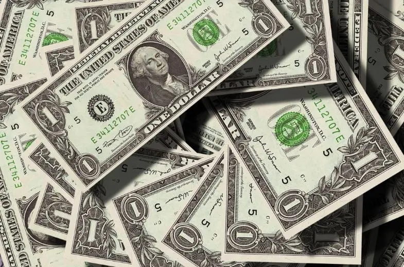 Los valores nominales fueron convertidos en d&oacute;lares estadounidenses para poder hacer una mejor comparaci&oacute;n.