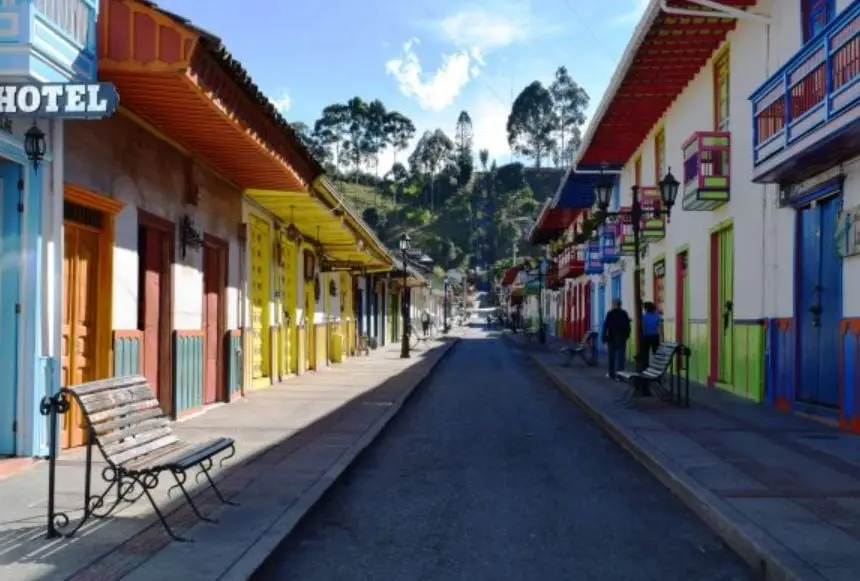 14. Colombia | Salario m&iacute;nimo: 242 d&oacute;lares 