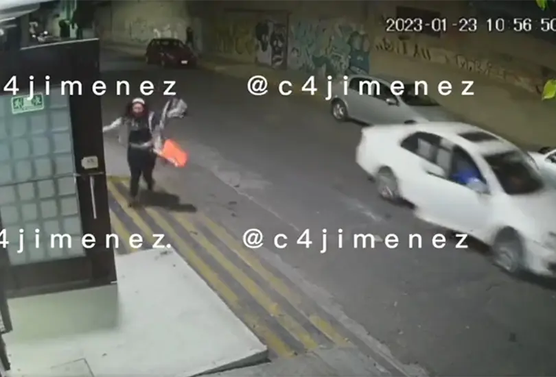 La pareja sali&oacute; huyendo al percatarse de que dos sujetos comenzaron a dispararles, sin embargo, no les import&oacute; dejar a la ni&ntilde;a en medio de la balacera