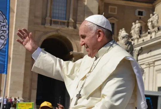 El Papa Francisco pidió a los obispos de las Iglesias Católicas que no discriminen a la comunidad LGBTQI, pues aunque la homosexualidad sea un pecado, no se trata de ningún delito 