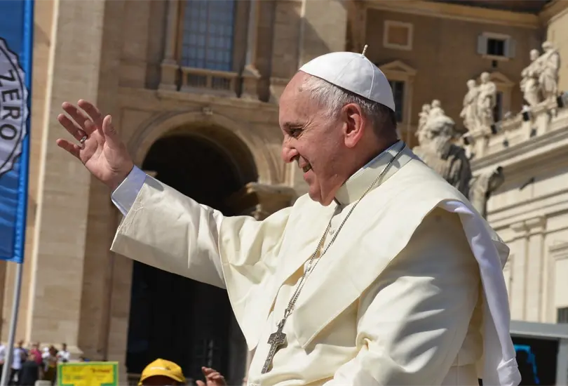 El Papa Francisco pidi&oacute; a los obispos de las Iglesias Cat&oacute;licas que no discriminen a la comunidad LGBTQI, pues aunque la homosexualidad sea un pecado, no se trata de ning&uacute;n delito 