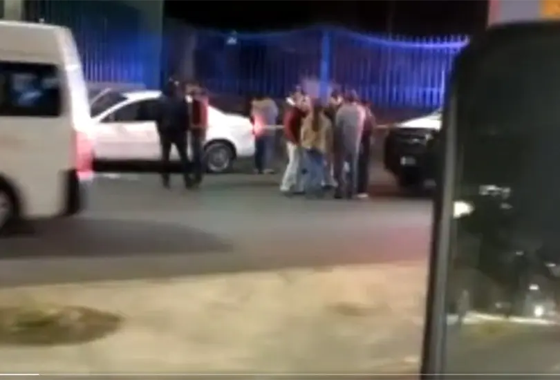 La mujer bajó a revisar el vehículo, pero éste, al no tener freno, terminó por arrolarla y quitarle la vida La mujer bajó a revisar el vehículo, pero éste, al no tener freno, terminó por arrolarla y quitarle la vida