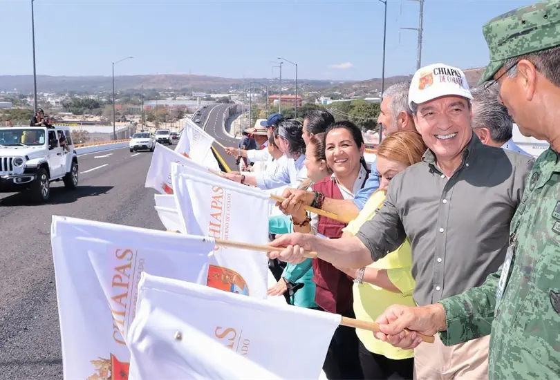 Este es el tercer puente elevado que se construye en Tuxtla Guti&eacute;rrez en la administraci&oacute;n de Rutilio Escand&oacute;n