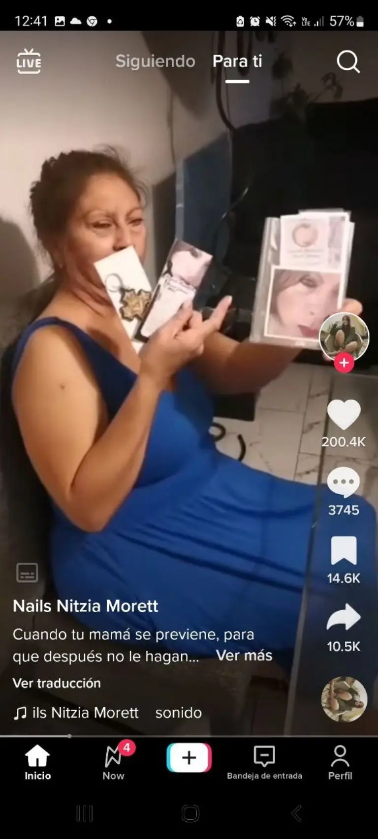 Mujer manda a hacer recuerditos para su funeral - Tomada de video