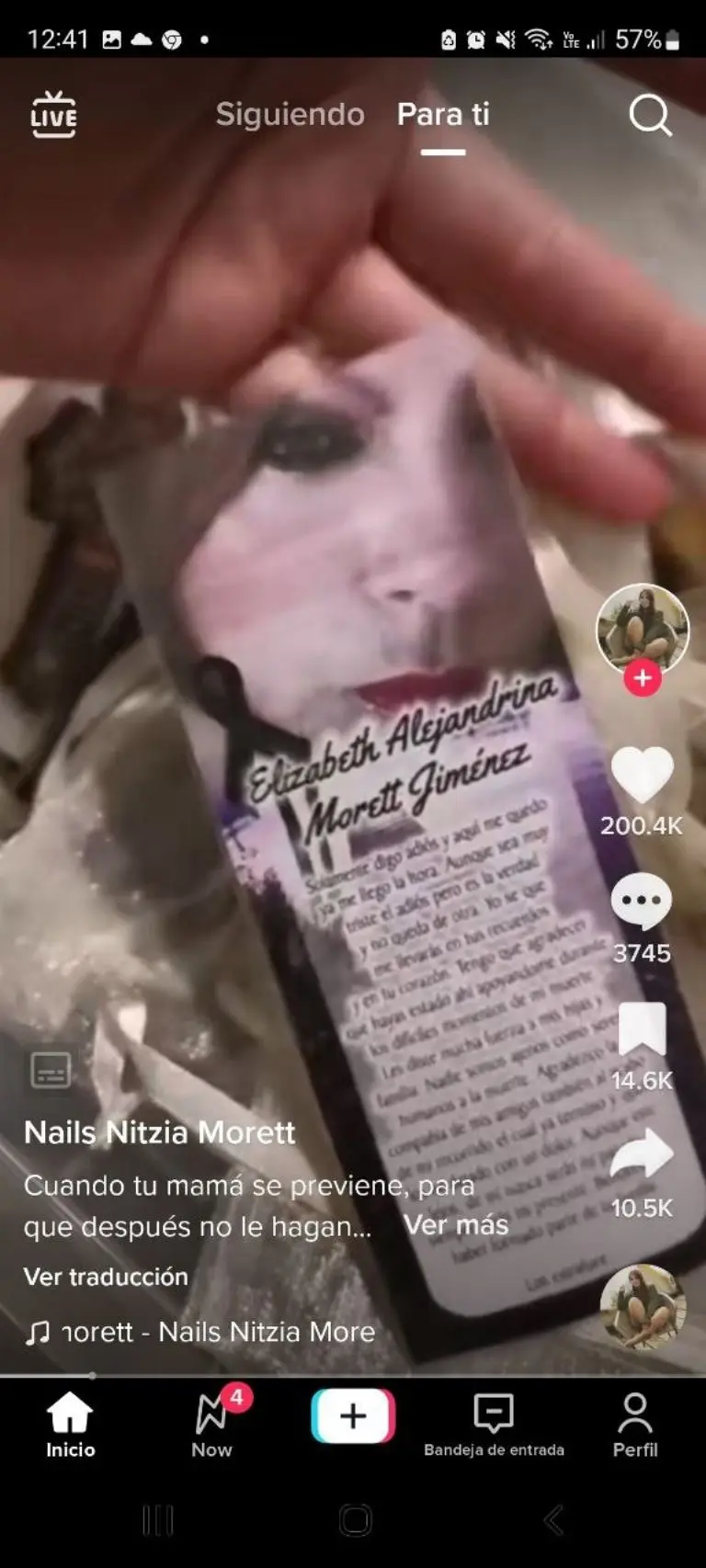 Mujer manda a hacer recuerditos para su funeral - Tomada de video