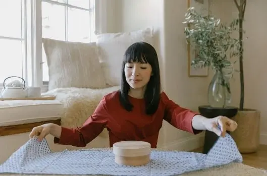 En el lejano año 2019 Marie Kondo se hizo famosa a nivel mundial como un emblema del orden.