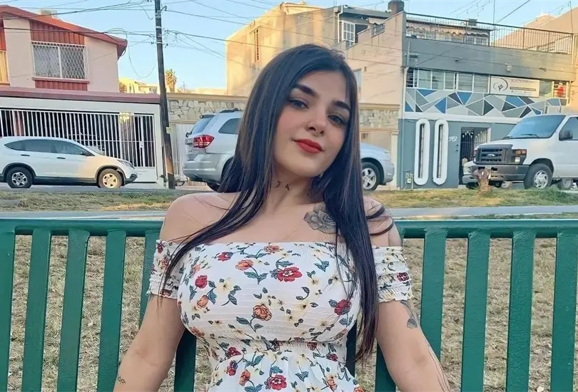 Karely Ruiz paga titulaci&oacute;n a seguidora Cr&eacute;ditos: Especial 