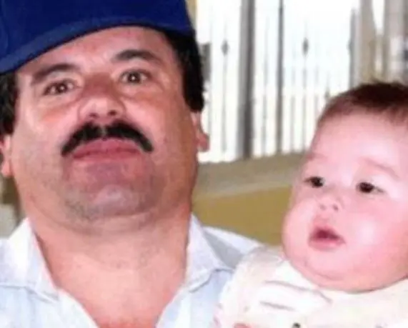 Es el hijo de su primer matrimonio con Alejandrina Salazar Hernández, quien entró al negocio inmobiliario en el 2009.