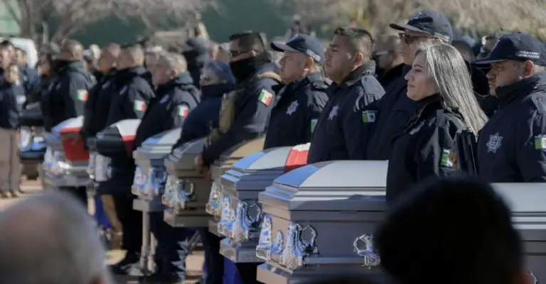 El Gobierno de Chihuahua hizo una ceremonia de despedida a los custodios que perdieron la vida. @GobiernoEdoChih.