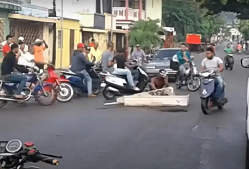 En República Dominicana un hombre perdió el juicio y profanó la tumba de su madre luego de que se enterara que no le había dejado nada como herencia En República Dominicana un hombre perdió el juicio y profanó la tumba de su madre luego de que se enterara que no le había dejado nada como herencia