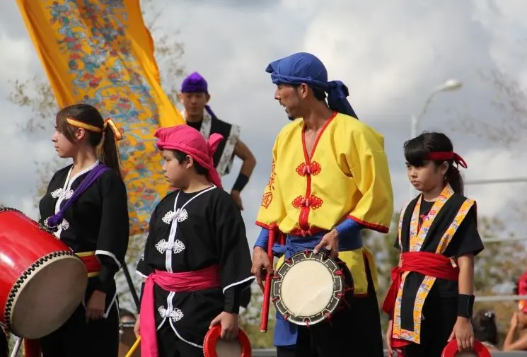  Idiomas que se hablan: 527 