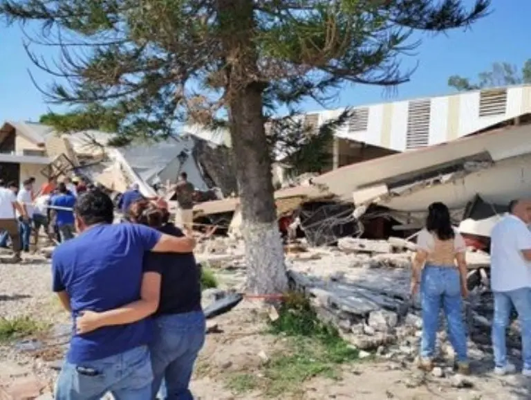 VIDEO: Así se derrumbó el techo de Iglesia Santa Cruz en Ciudad Madero, Tamaulipas. Foto: Especial
