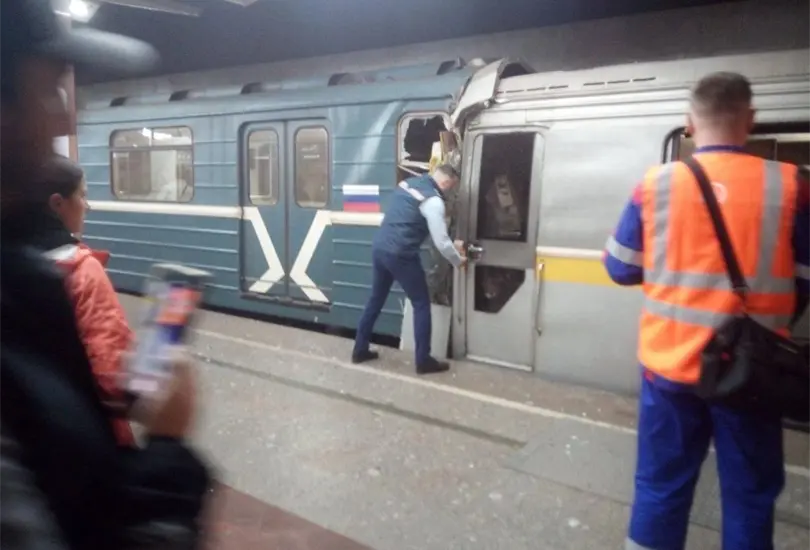 Chocan dos trenes en el Metro de Moscú, en Rusia, hay al menos cinco heridos. Chocan dos trenes en el Metro de Moscú, en Rusia, hay al menos cinco heridos.