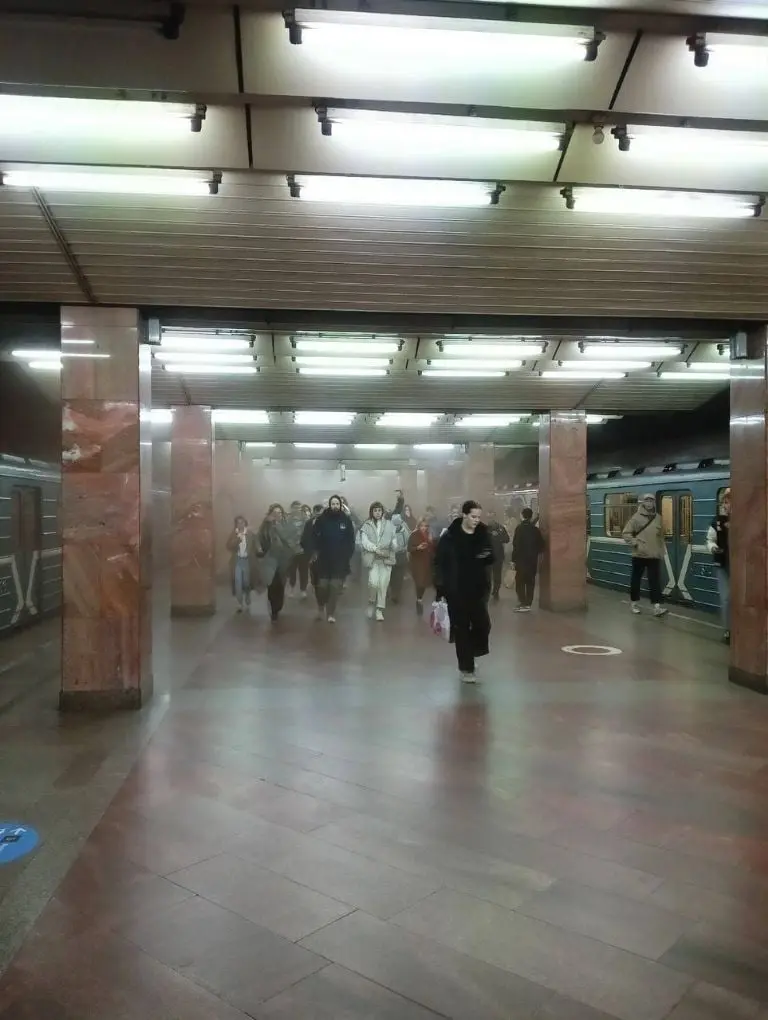 Chocan dos trenes en el Metro de Moscú, en Rusia, hay al menos cinco heridos. Foto: Especial