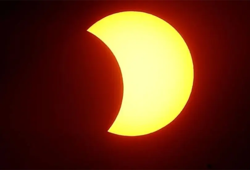 Se cree que la aparición de los eclipses tiene efectos negativos en las personas y desastres naturales. Se cree que la aparición de los eclipses tiene efectos negativos en las personas y desastres naturales.